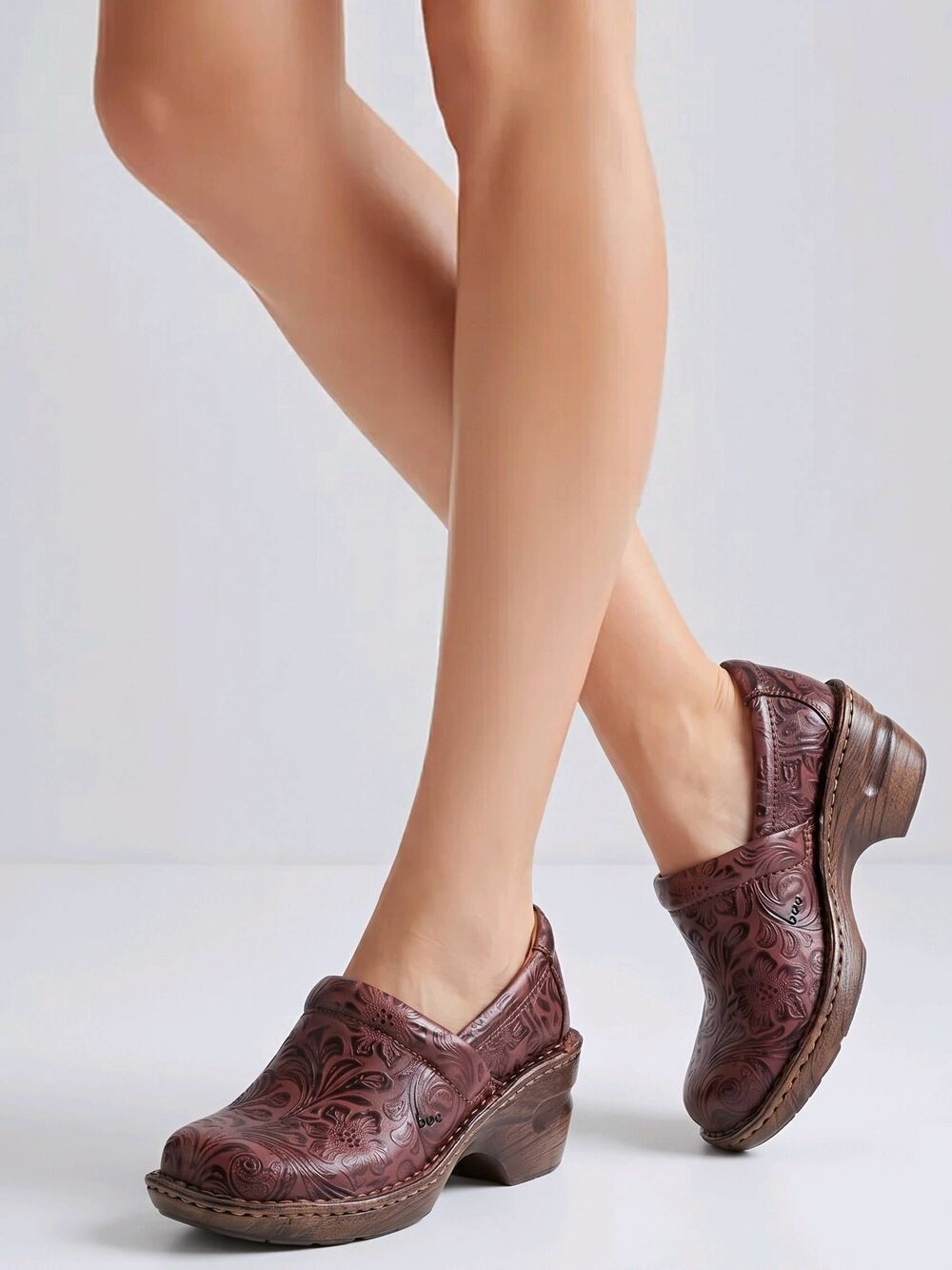 💛BOC Brown Peggy Embossed Clog Shoes Size 8.5